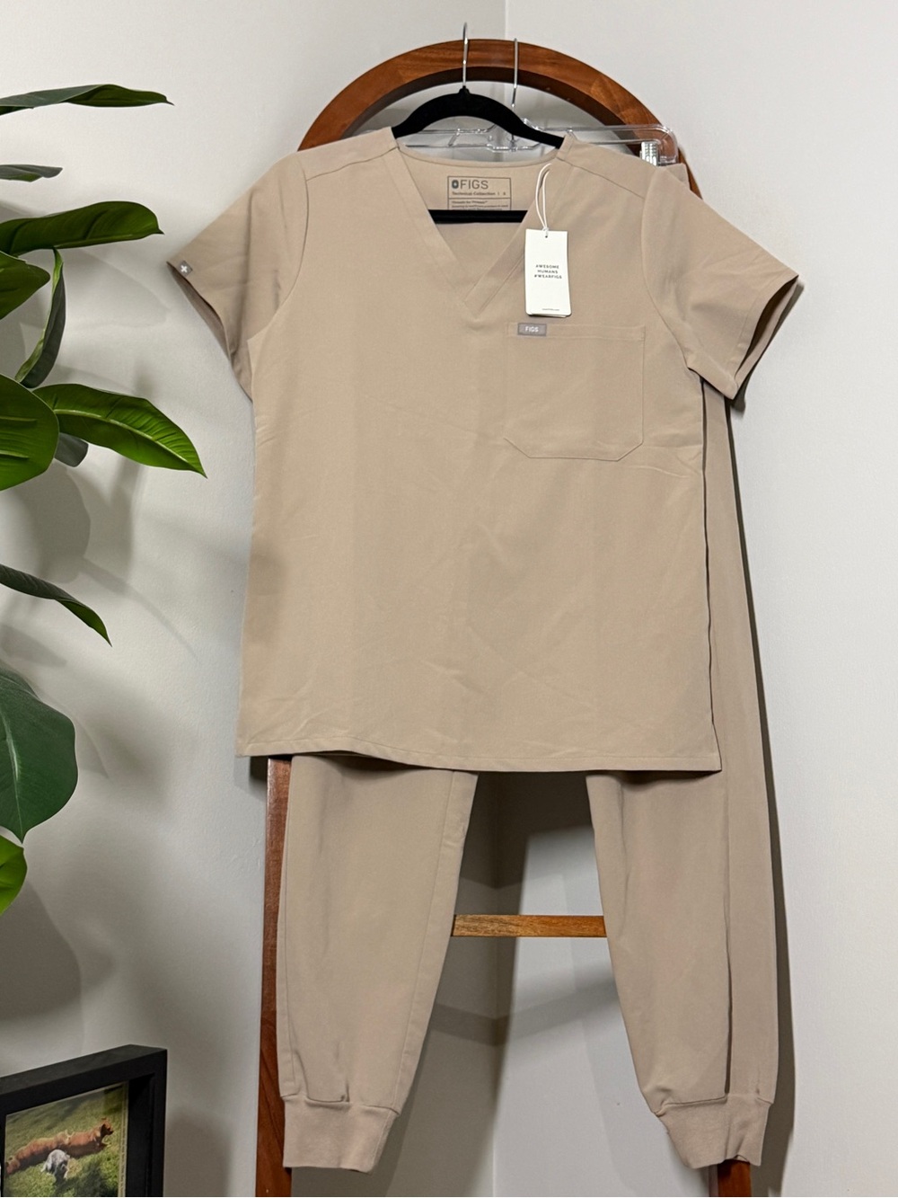 Figs SMALL Catarina Scrub Top and Zamora Joggers Scrub Pant Set in Boulder